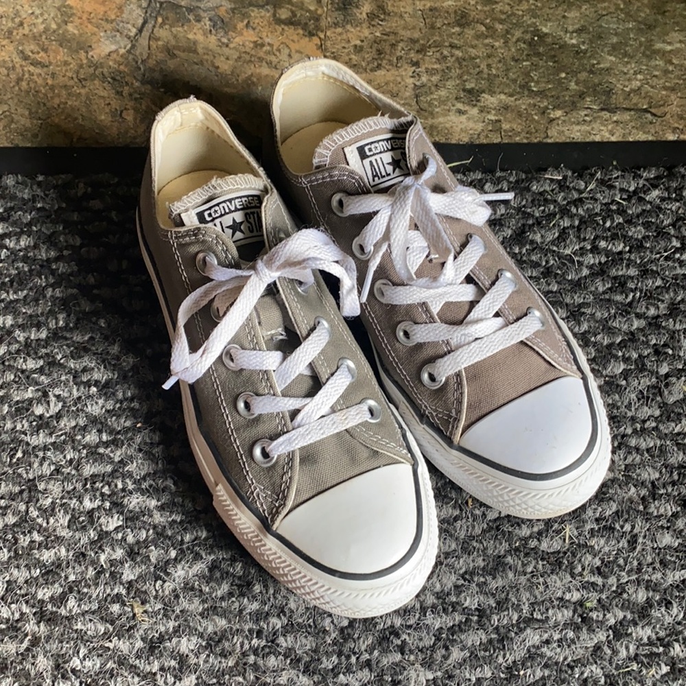 Converse All Stars Size 6 Grey/White EUC
